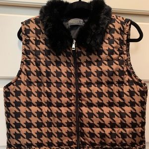 XL tan/black vest